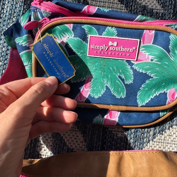 Simply Southern Collection Belt Bag – Tropical Palm Print 🌴💗 - Picture 2 of 4